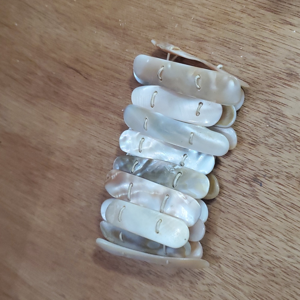 Abalone Shell Bracelet DD - Picture 2 of 3